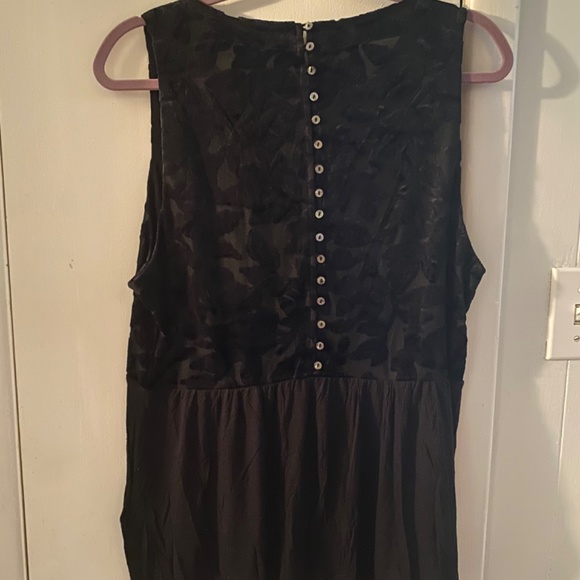 NWT Lucky brand XL top with button back and velvet like pattern - Picture 3 of 3